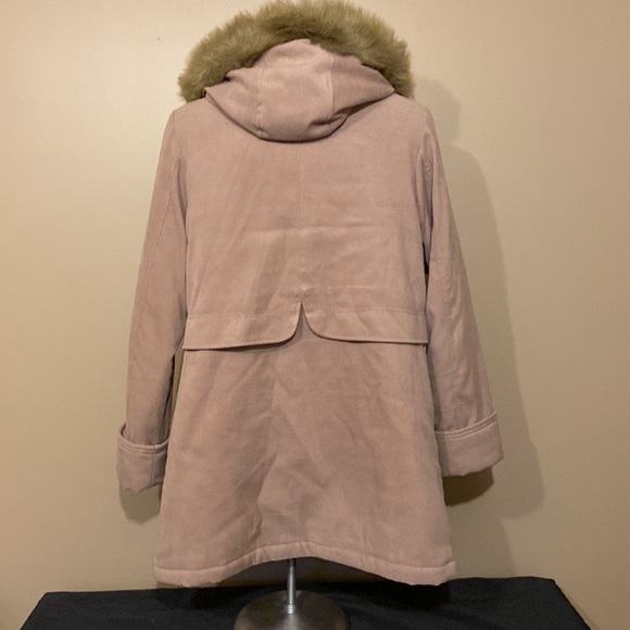 Ladies winter jacket, gently used - Picture 2 of 2